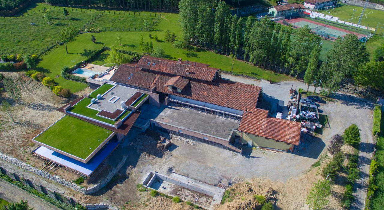 vista aerea resort La Morra in costruzione