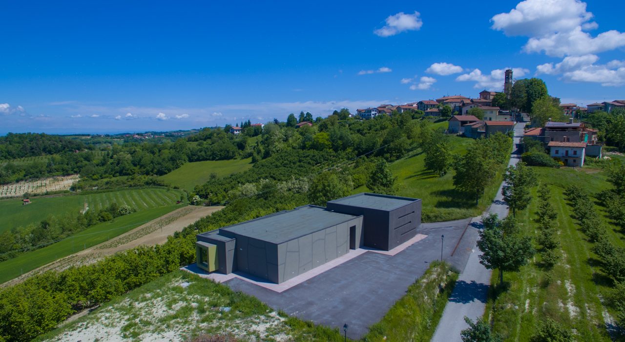 Centro polifunzionale sito nel comune di Serravalle Langhe
