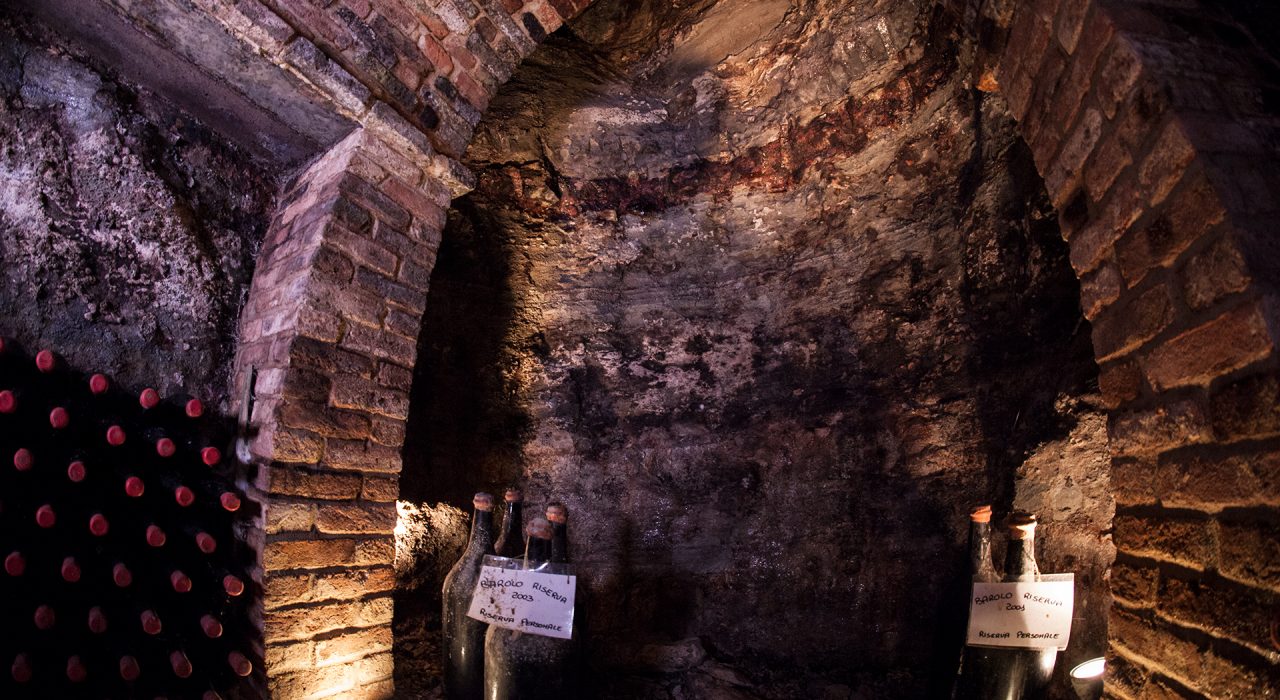 dettaglio interno Cantina Castiglione Falletto